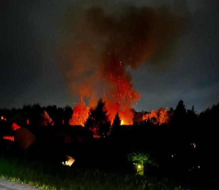 Wrocław: Pożar na Wojszycach. Zaczęło się od altanki koło domu