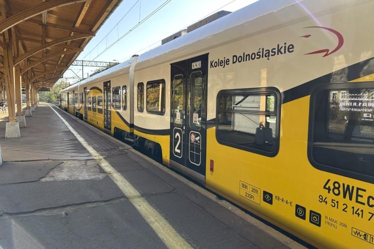 Nagły poród w pociągu w centrum Wrocławia