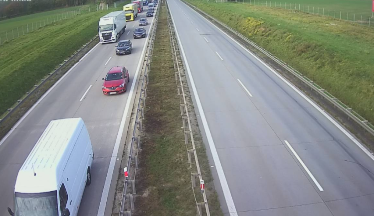 Wypadek na trasie do Wrocławia. Trudności z przejazdem, jedna osoba ranna