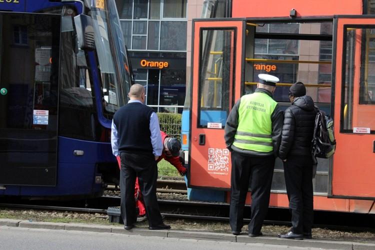 W centrum Wrocławia złamał się pantograf w tramwaju [ZDJĘCIA]