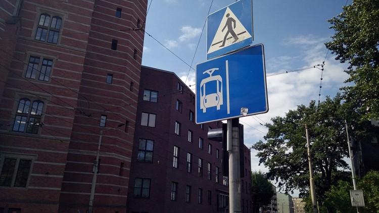 Nie tylko „zielone koperty”? We Wrocławiu jest więcej znaków niezgodnych z przepisami