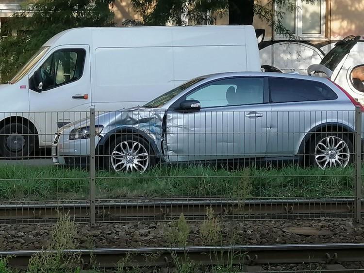Wrocław: Wypadek na Piłsudskiego. Auto zderzyło się z tramwajem