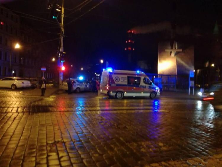 Śmierć na Nadodrzu. Mężczyzna zmarł po ataku padaczki na przystanku [ZDJĘCIA]