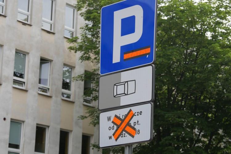 Więcej płatnych miejsc parkingowych. Także w centrum [LOKALIZACJE, STAWKI]