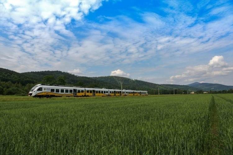Tanie bilety z Wrocławia. Długi weekend dla turystów w Kolejach Dolnośląskich