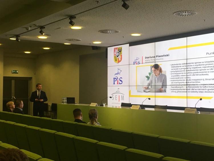 Punkty urzędu miasta w galeriach handlowych? Inicjatywa wrocławskiego radnego