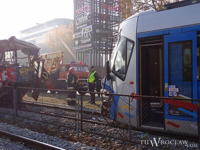 33 osoby poszkodowane w zderzeniu tramwajów na Legnickiej (zdjęcia, film)