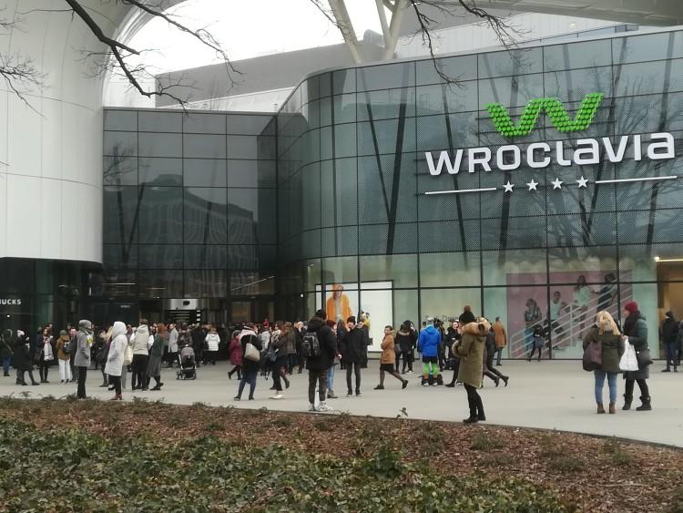 Ewakuacja Wroclavii i dworca autobusowego [ZDJĘCIA]