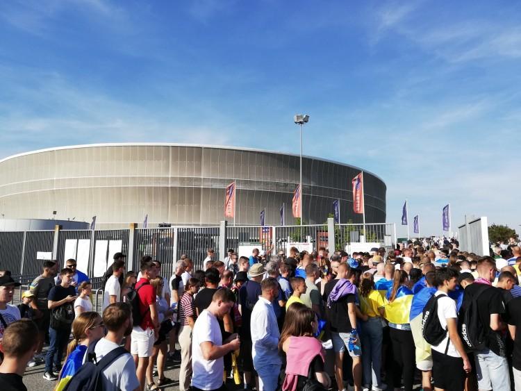 Mecz Ukraina - Anglia. Tłumy kibiców we Wrocławiu [ZDJĘCIA]