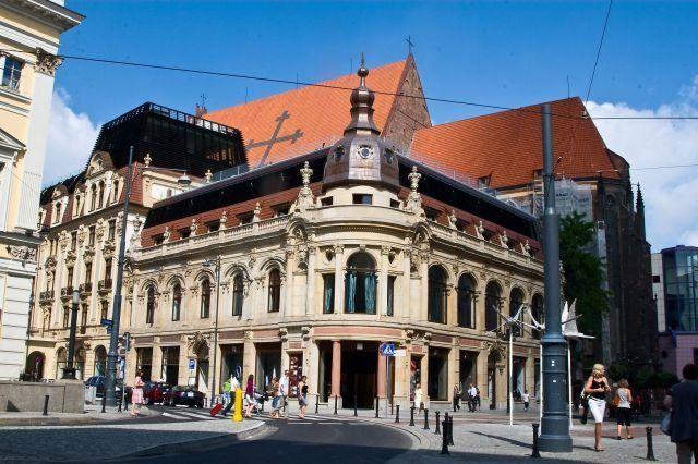Euro-raport: Co czeka Czechów w hotelu Monopol