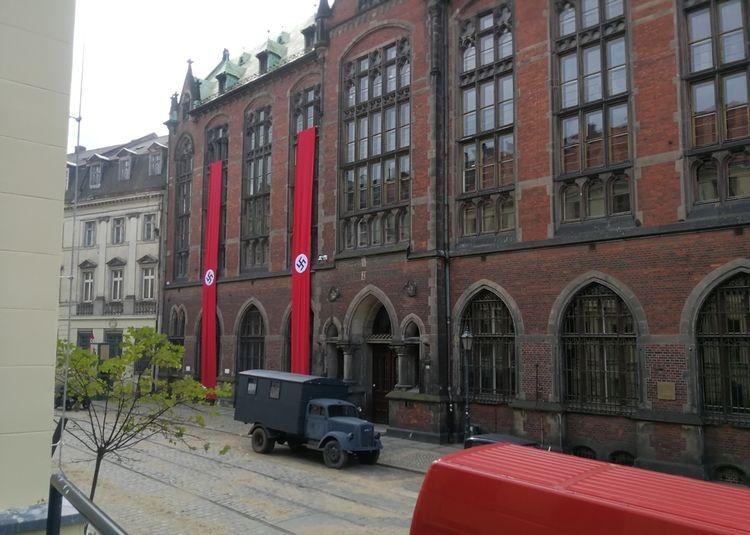 Swastyki zawisły w kolejnych miejscach Wrocławia. Co się dzieje? [ZDJĘCIA]
