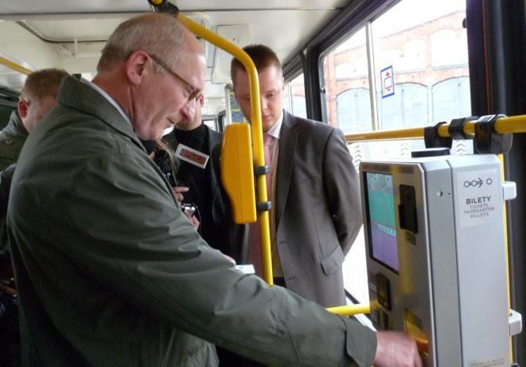 Wrocław: z autobusów i tramwajów znikną biletomaty