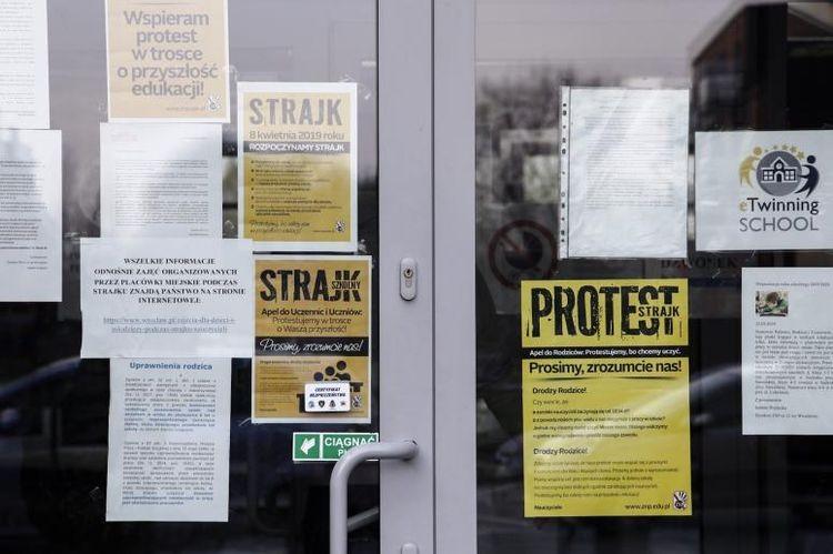 Trwa strajk nauczycieli. Ponad tysiąc uczniów skorzystało z miejskiej oferty