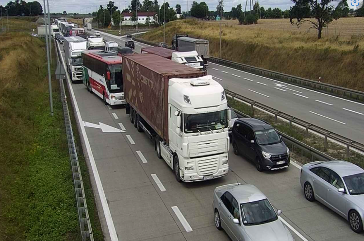 Do Wrocławia lepiej nie autostradą. Droga mocno się korkuje