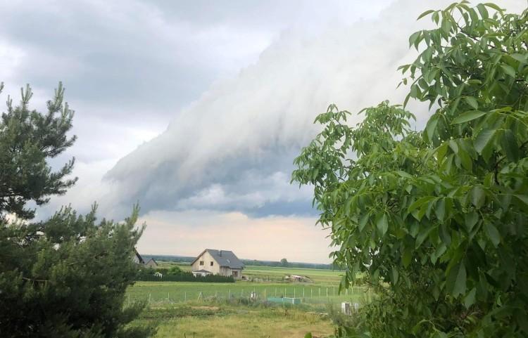 IMGW ostrzega: Znów będzie burza. I to z gradem [GDZIE JEST BURZA - RADAR]