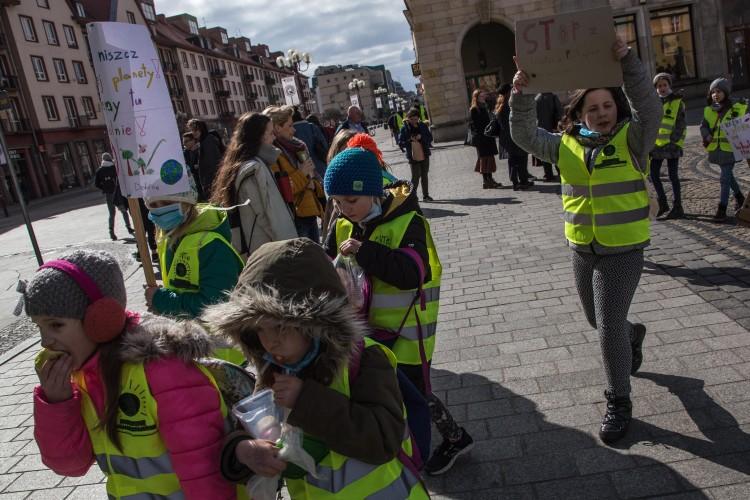 Przez Wrocław przeszedł strajk uczniów i studentów [ZDJĘCIA]