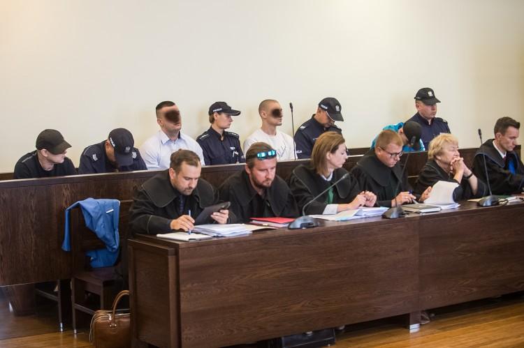 Dziesięć osób oskarżonych o produkcję dopalaczy i handel. Rozpoczął się proces