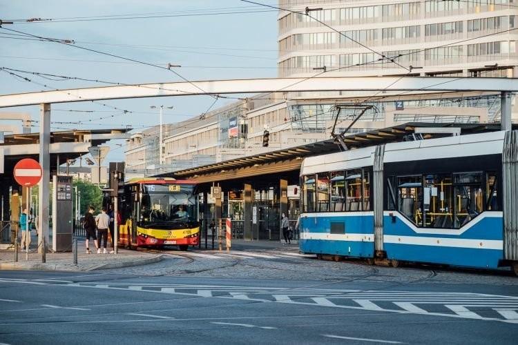 Wrocław: Znów będą remontować Rondo Reagana. Utrudnienia przez miesiąc [OBJAZDY]