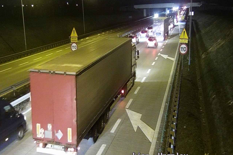 Korek na obwodnicy Wrocławia. Roboty drogowe na obu jezdniach