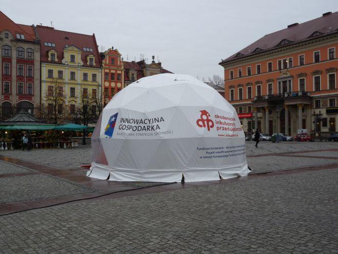 Mobilny Inkubator stanął na placu Solnym