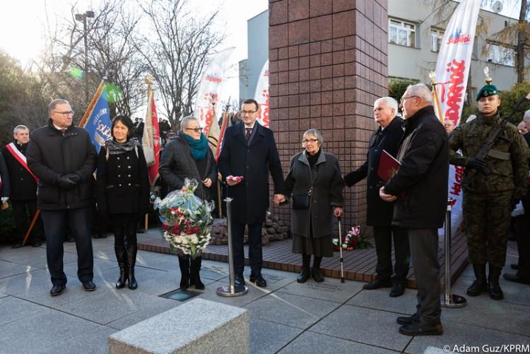 Premier we Wrocławiu. Odsłonił tablicę poświęconą Kornelowi Morawieckiemu