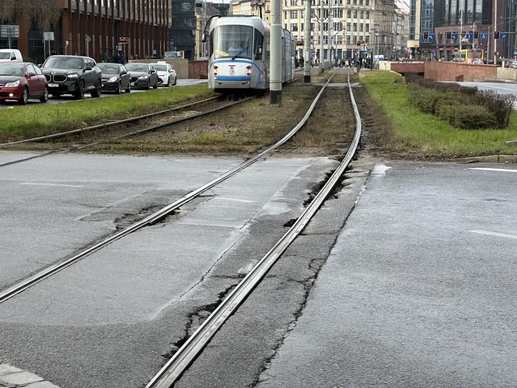 Jak po tym jeżdżą tramwaje? Musicie zobaczyć ten film!