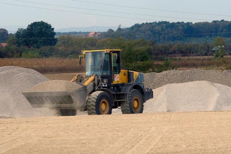 Wrocław: Miał zakaz prowadzenia pojazdów, postanowił więc pojeździć koparką