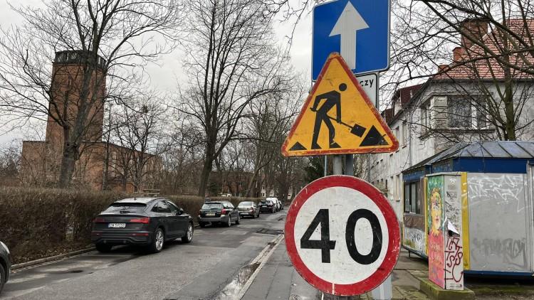 Kierowco! Gaz do dechy! Ulica w remoncie, można jechać szybciej!