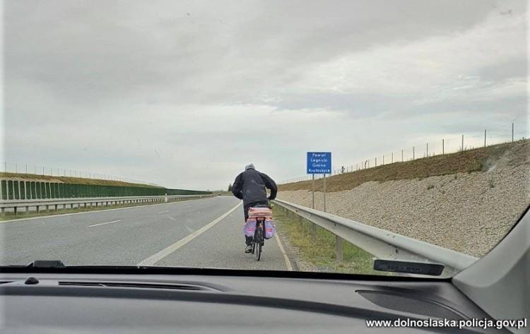 Rowerzysta jechał drogą ekspresową S3. Chciał sobie skrócić drogę