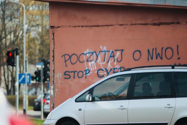 Już nie tylko Żydzi, policja, Tusk i PiS. Wandale atakują też Ukraińców