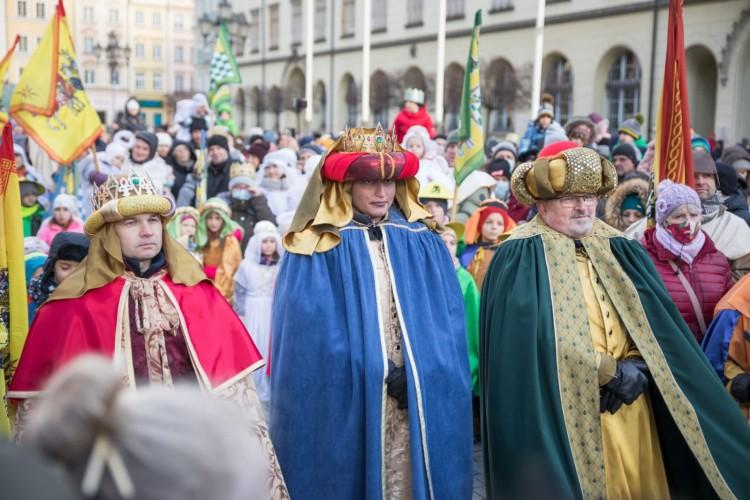 Orszak Trzech Króli we Wrocławiu. Jednego z mędrców zagrała kobieta [ZDJĘCIA]