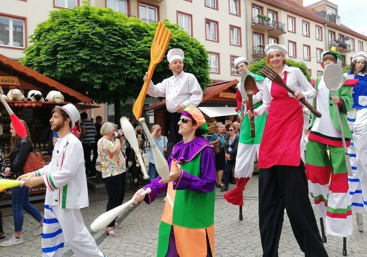 Parada kucharzy podczas Europy na Widelcu [ZDJĘCIA]