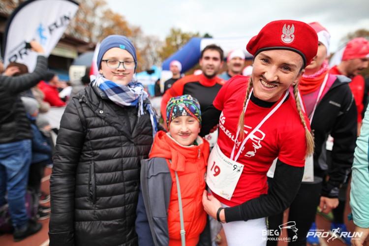 Biegowa Kapsuła Czasu i bieg z wąsem na Święto Niepodległości