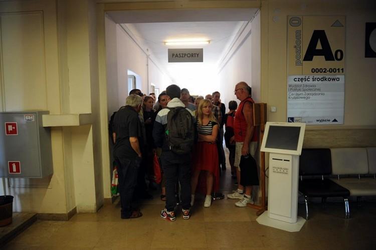 System kolejkowy w wydziale paszportowym będzie zapraszał do okienka SMS-em