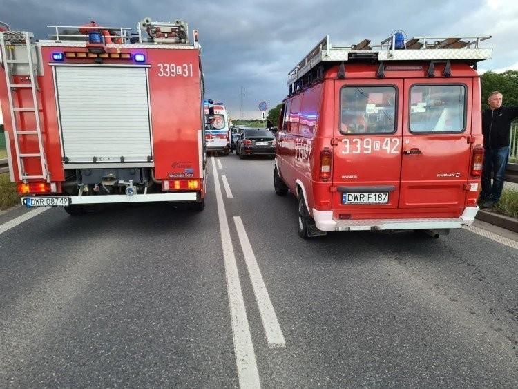 Wypadek na Wschodniej Obwodnicy Wrocławia. Kobieta w ciąży trafiła do szpitala