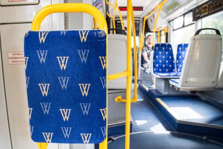 Natręt z tramwaju powrócił. Nie miał na twarzy maseczki i zaczepiał pasażerów