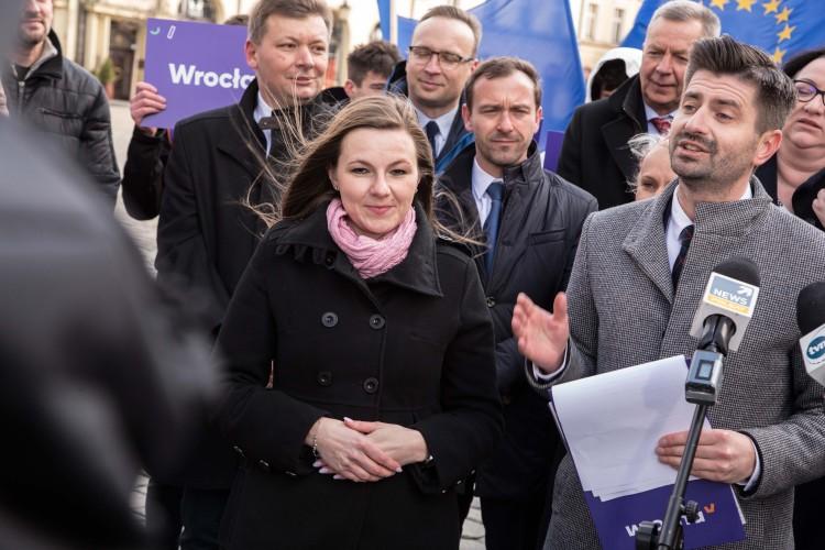 Wrocław: Biedroń i jego partner przedstawili kandydatki i kandydatów do europarlamentu [ZDJĘCIA]