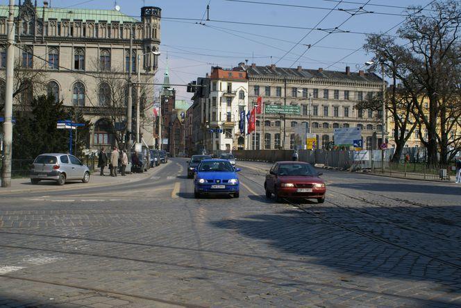 Ulica Krupnicza nie będzie deptakiem. Urzędnicy zostawią na niej auta i tramwaje