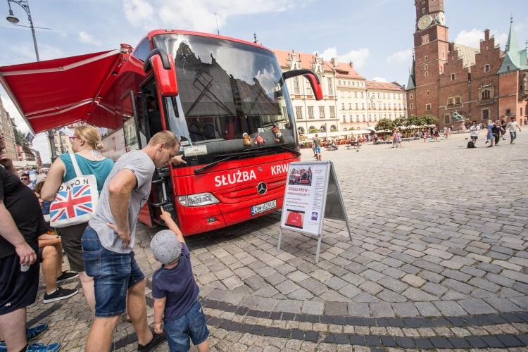 Trwa wakacyjna zbiórka krwi. W sobotę Mobilny Punkt Poboru Krwi stanął na placu Solnym