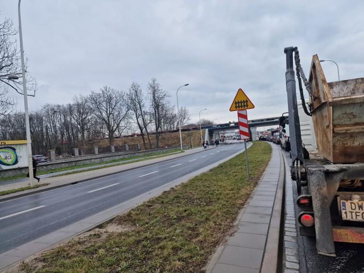 Wrocław: Awaria rogatek na Buforowej, policja kieruje ruchem