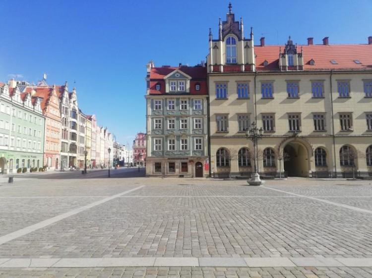 Epidemia koronawirusa w Polsce. Od 1 kwietnia nowe ograniczenia