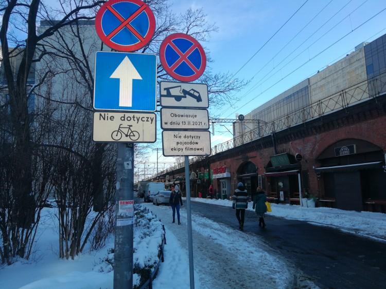 Czasowy zakaz parkowania w centrum. Kręcą film