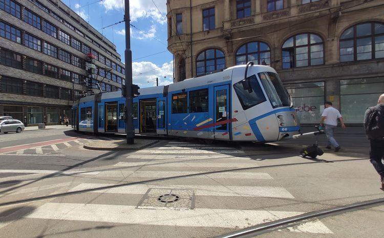 „Myślę, że ‘jebnięcie’ na stałe weszło do słowników wrocławian” [WYWIAD]
