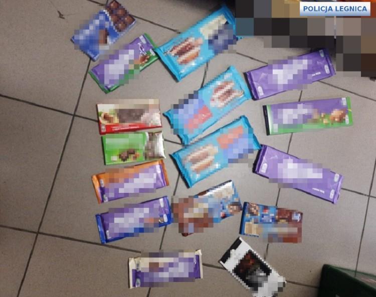 Ten to dopiero lubi słodycze! Dwudziestolatek ukradł 57 czekolad