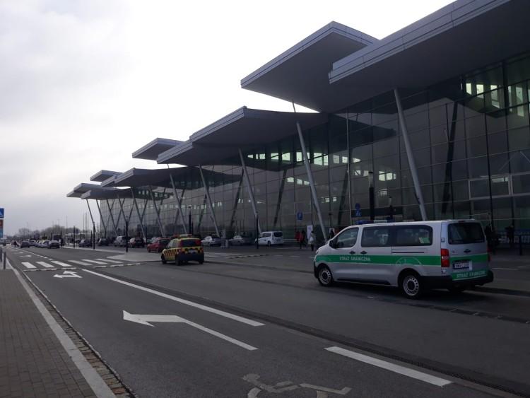 Wrocław: Cudzoziemcy zatrzymani na lotnisku. Jeden z nich musi opuścić Polskę