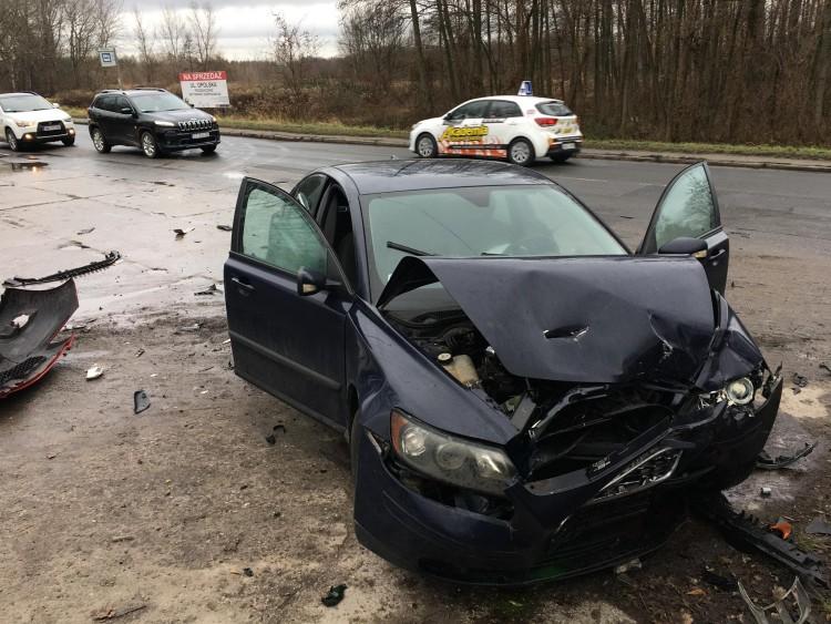 Wrocław: wypadek na wjeździe do miasta. Kierowca toyoty wymusił pierwszeństwo