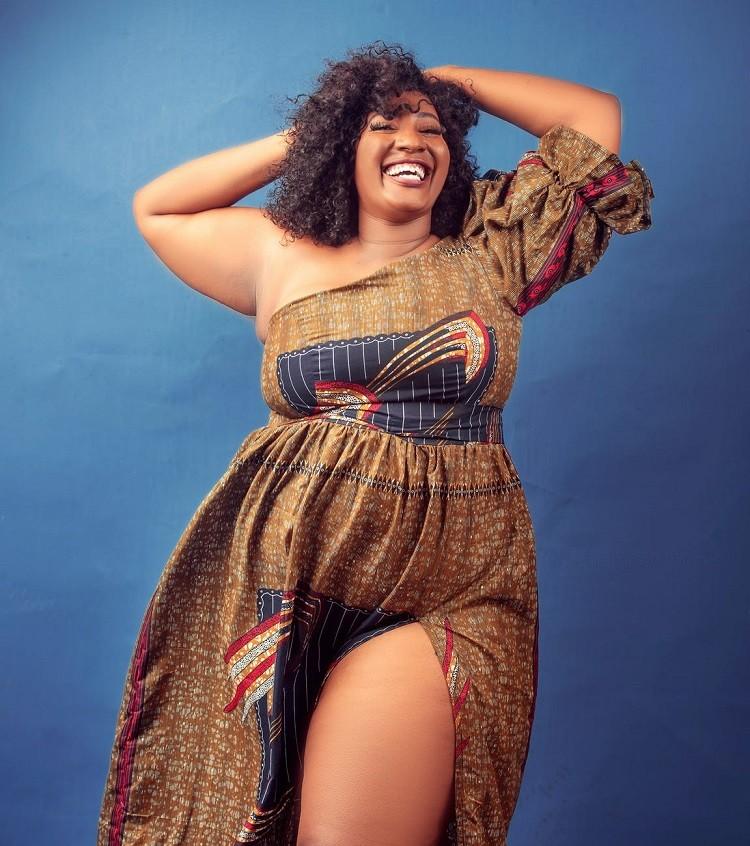 Moda plus-size: jak dobrać sukienkę do swojej figury?