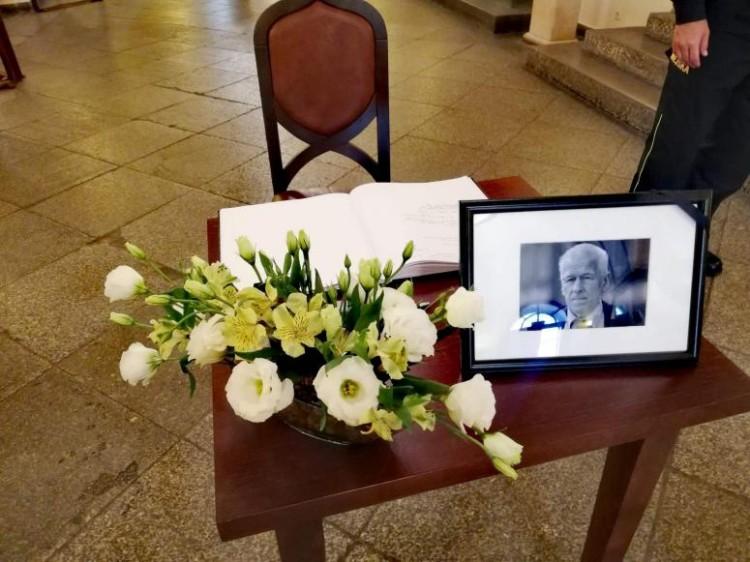 Flagi z kirem przed Ratuszem. Tak miasto uczci pamięć ś.p. Kornela Morawieckiego