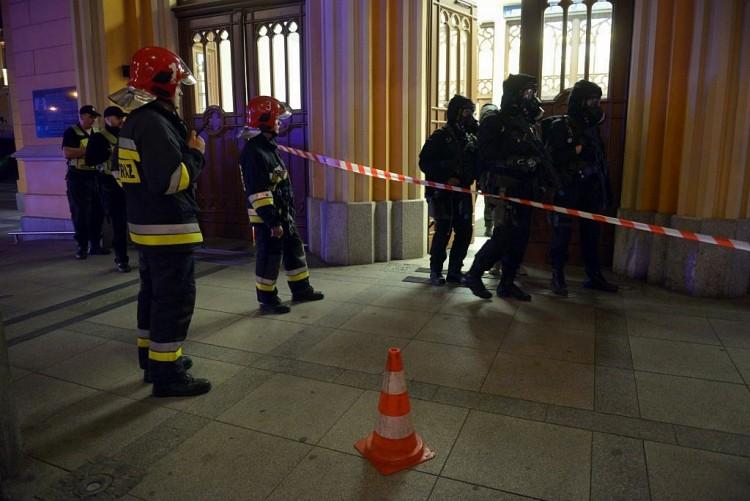Wrocław: antyterroryści i brygada chemiczna na Dworcu Głównym PKP [DUŻO ZDJĘĆ]