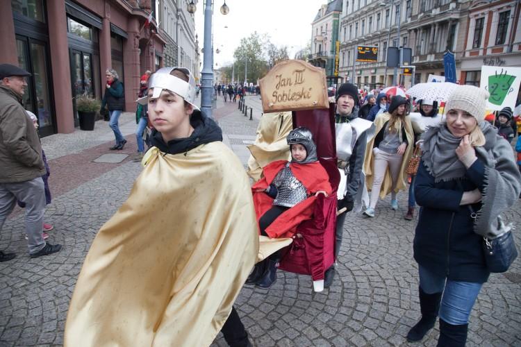 Przez Wrocław przeszła Radosna Parada Niepodległości [ZDJĘCIA]
